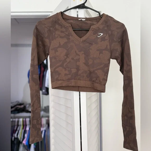 Gymshark Adapt Camo Long Sleeve Crop Top - Picture 3 of 9